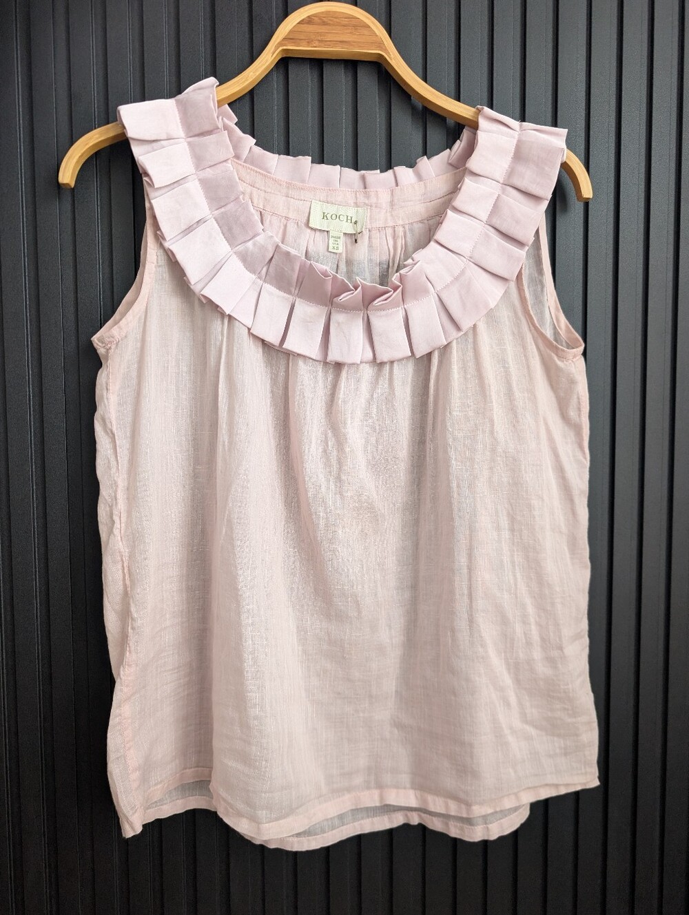 KOCH pale pink sleeveless pleated-neckline blouse | Size XS